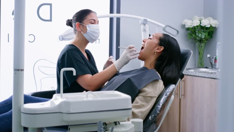 Emergency Dental Services in Las Palmas Ii, TX